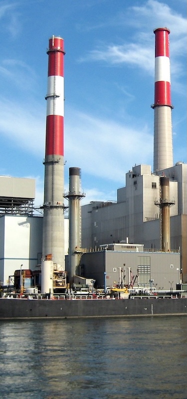 Ravenswood Generating Station in Long Island City, viewed from Roosevelt Island.
